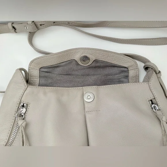 VINCE CAMUTO Corla Leather Elegant Cream Crossbody/Shoulder Bag Various Zippers - Picture 4 of 11